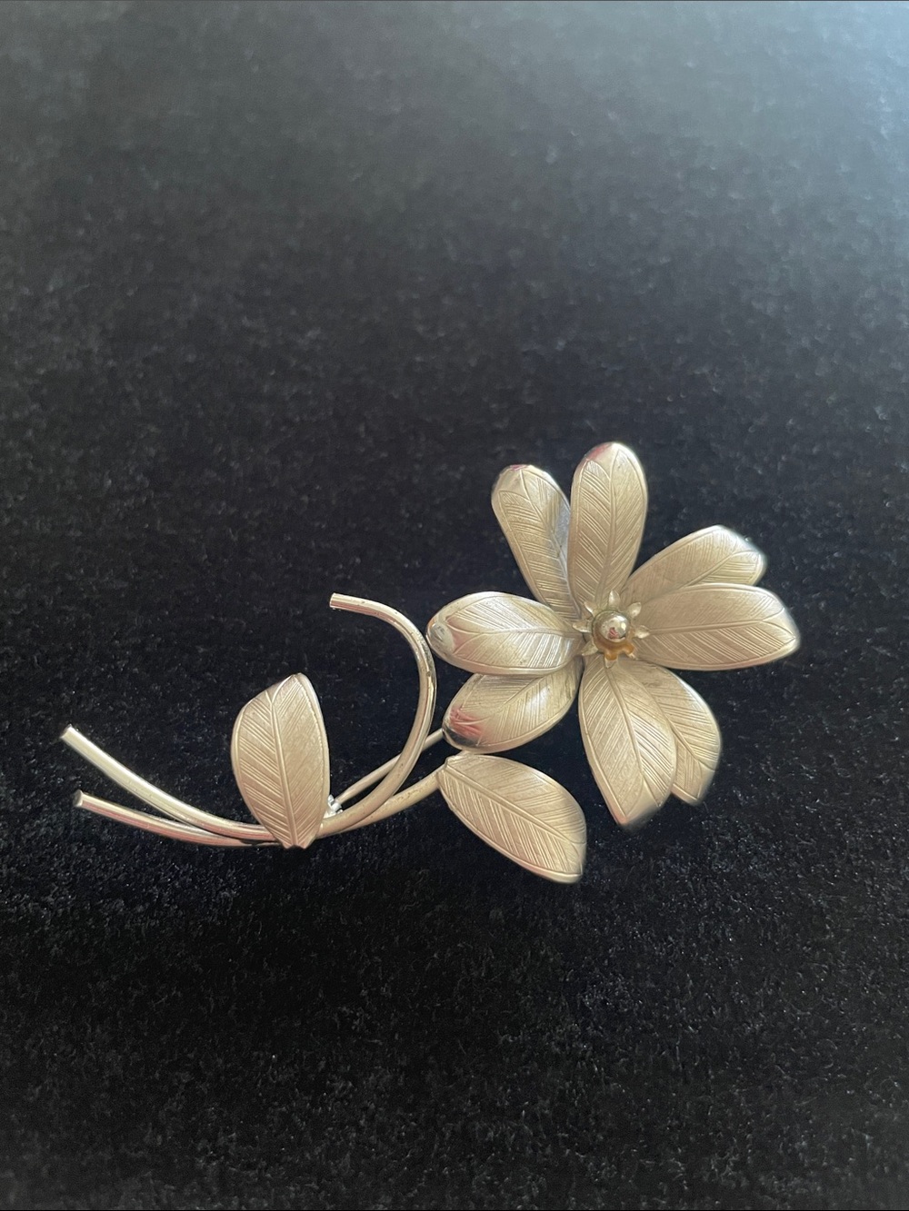 Gorgeous vintage, flower, brooch, nice large size detail design 2”